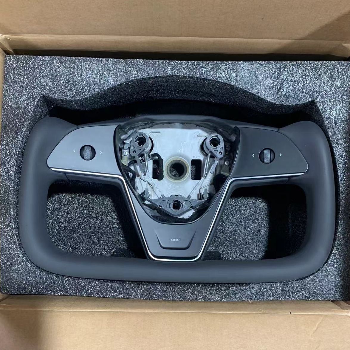 Yoke steering wheel with buttons and heating, no airbag, suitable for Tesla model 3/Y