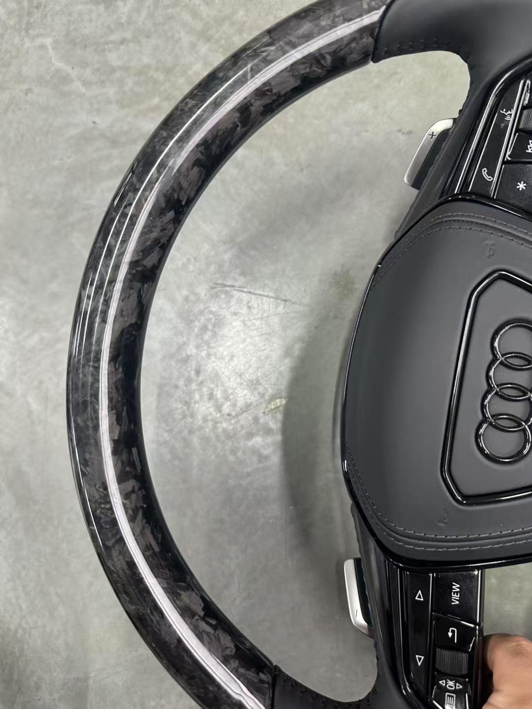 Forged carbon steering wheel suitable for Audi A4, A5, A6, C8, A7, A8, Q5, Q7