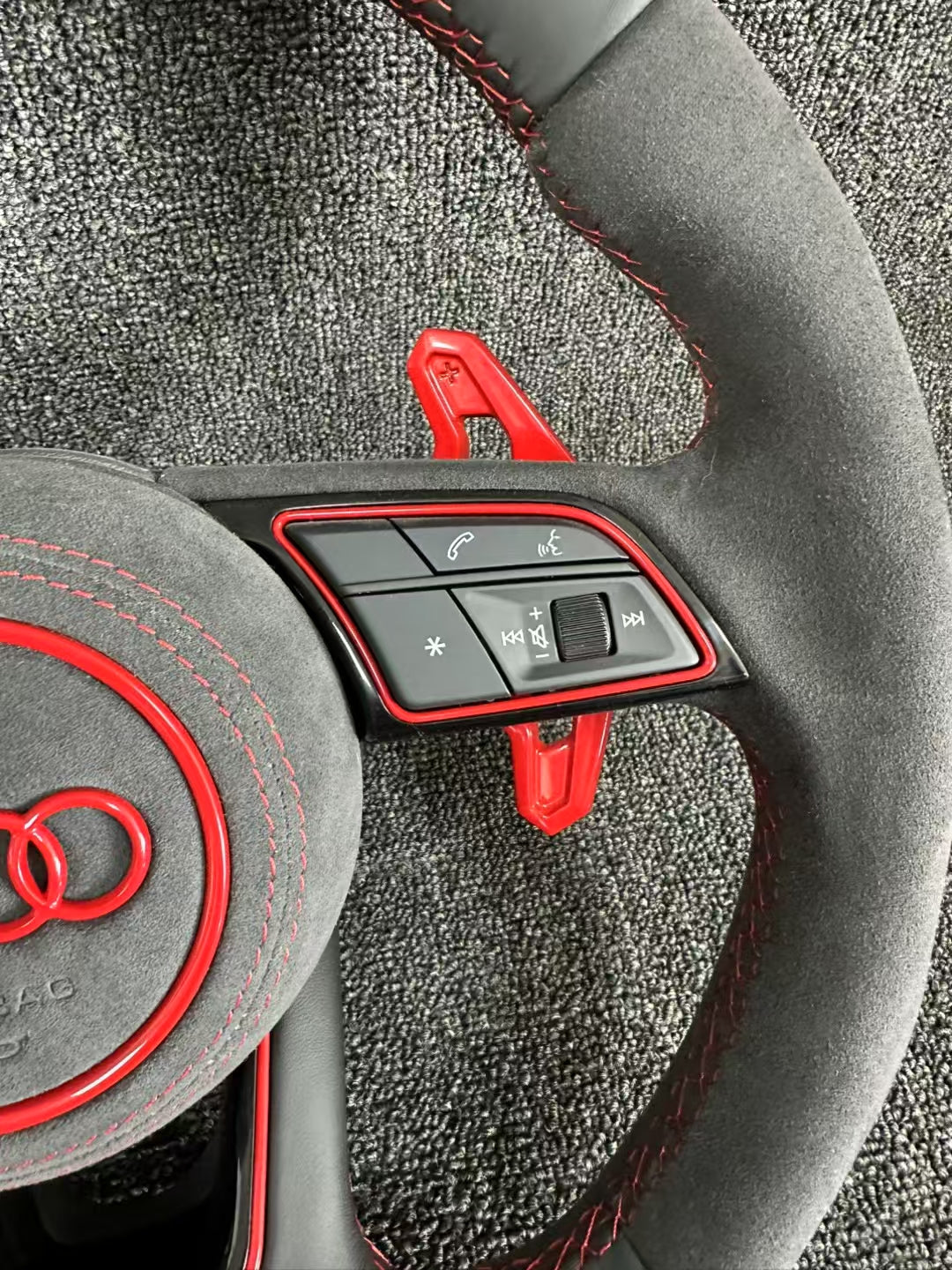 Customized Steering Wheel with Sports Design Auto Accessories for Audi A3 A4 A5 A6 A7 A8 Q3 Q5 Q7 Leather Material