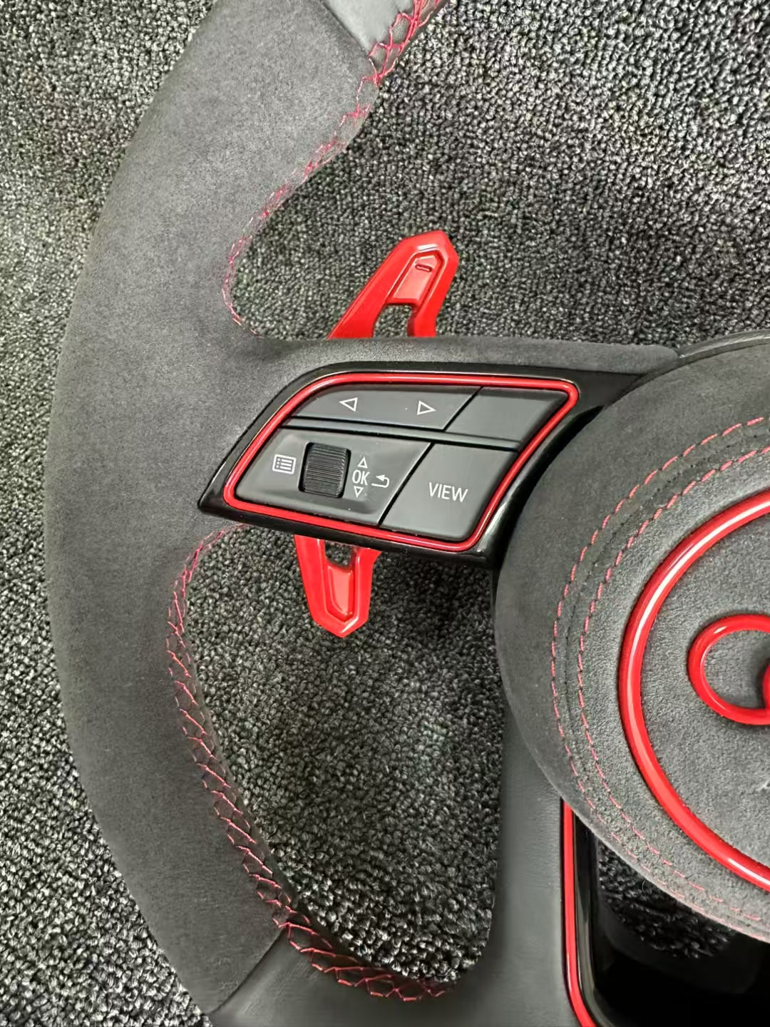Customized Steering Wheel with Sports Design Auto Accessories for Audi A3 A4 A5 A6 A7 A8 Q3 Q5 Q7 Leather Material