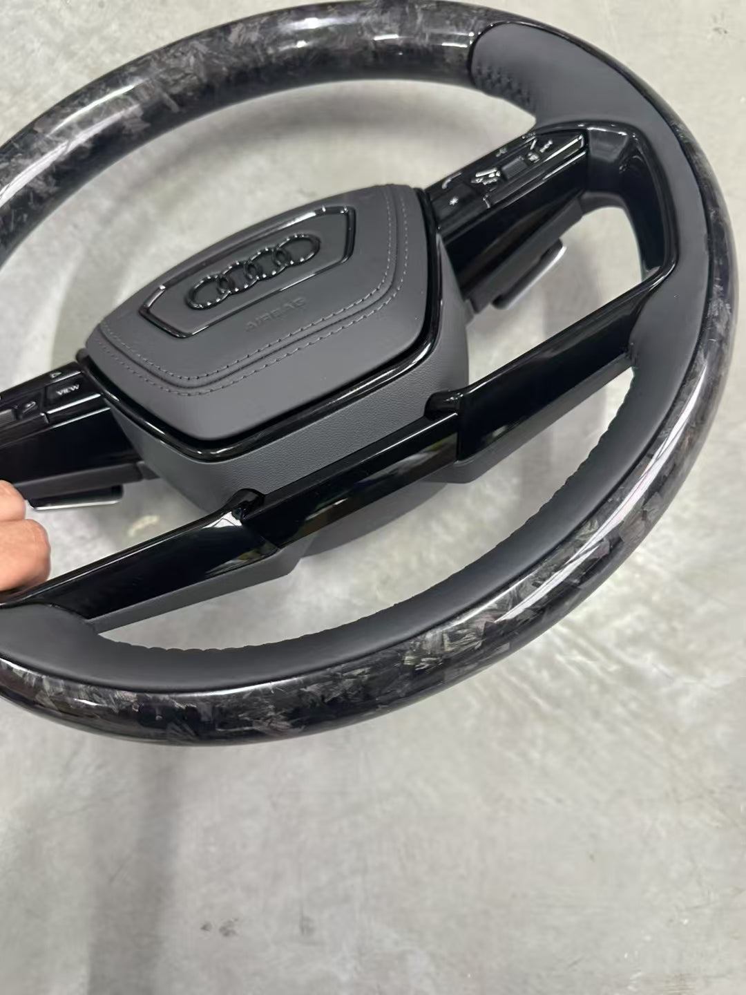 Forged carbon steering wheel suitable for Audi A4, A5, A6, C8, A7, A8, Q5, Q7