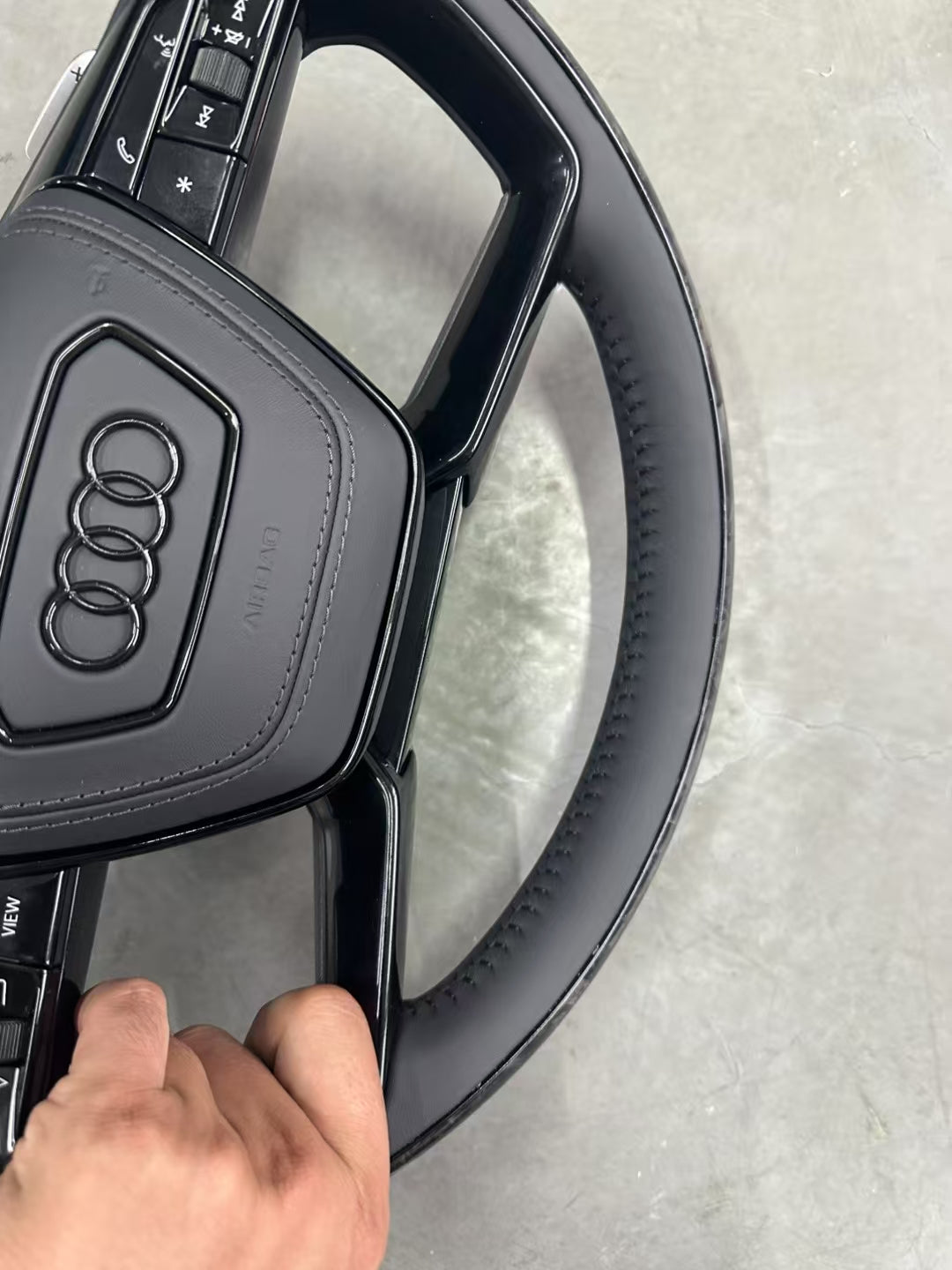Forged carbon steering wheel suitable for Audi A4, A5, A6, C8, A7, A8, Q5, Q7