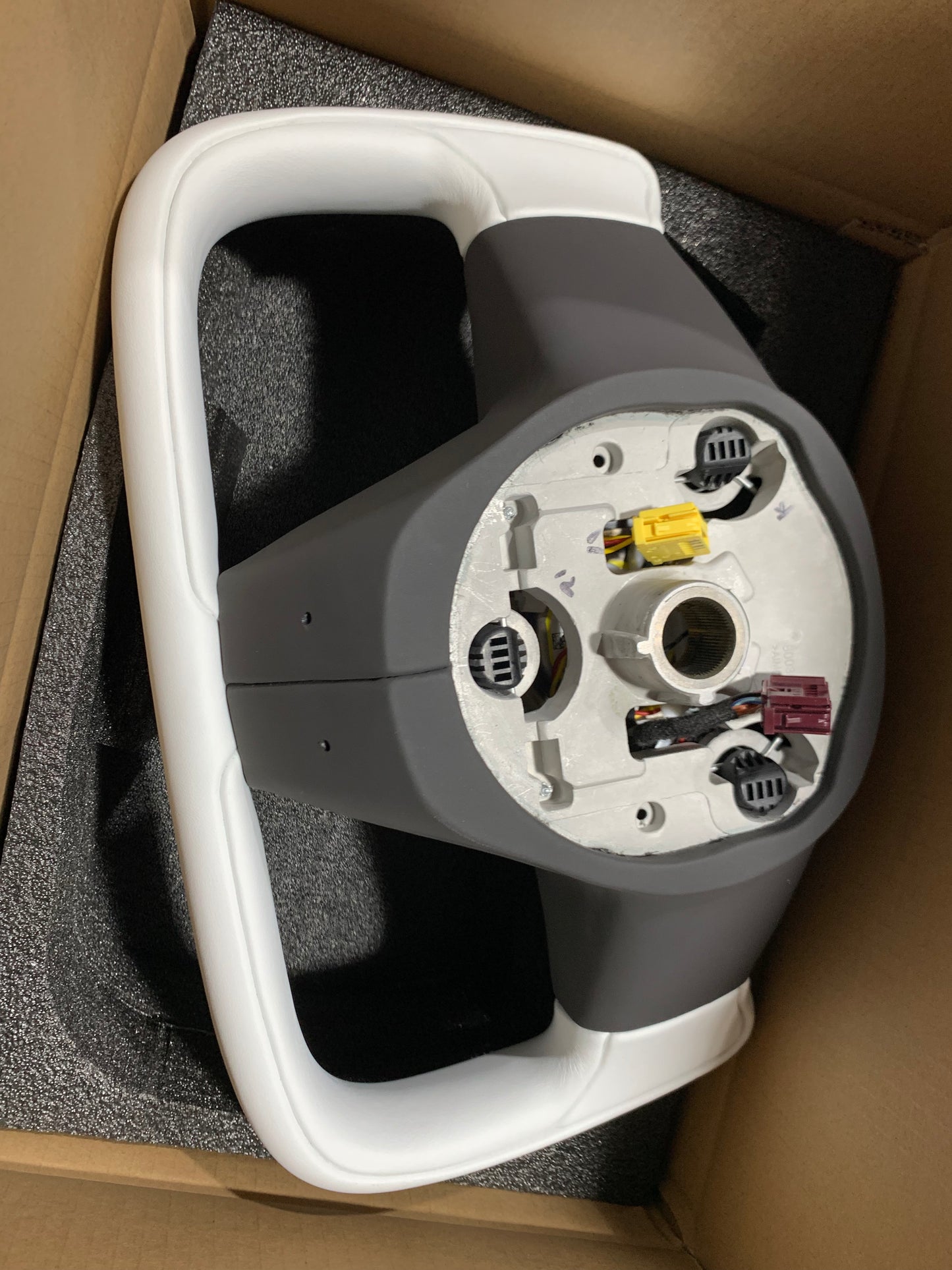 Plug & Play Heated Yoke Steering Wheel for Tesla Model S/X OEM Connectors & Quick Installation