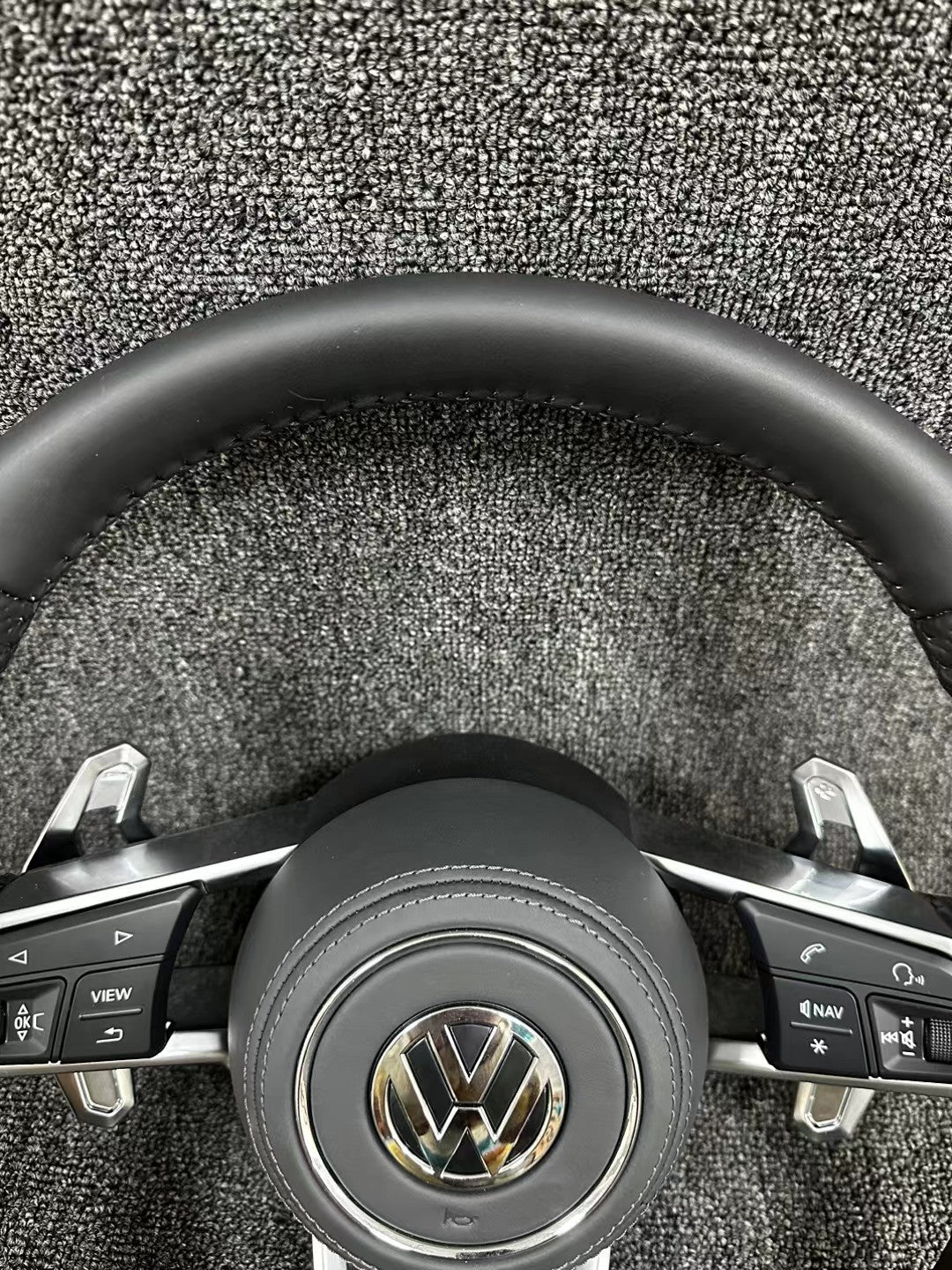 New Volkswagen modified R8 steering wheel multifunctional steering wheel assembly multifunctional buttons paired with Lamborghini shift paddles