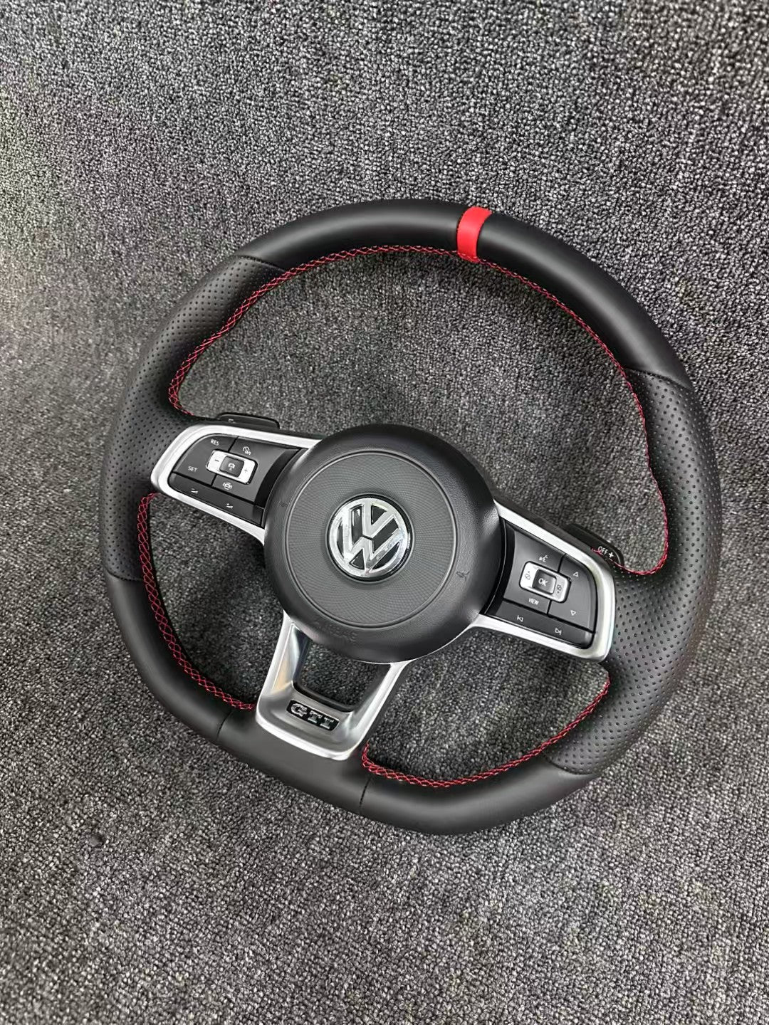 Volkswagen flat bottomed multifunctional steering wheel multifunctional buttons shift paddles old model modified new steering wheel assembly