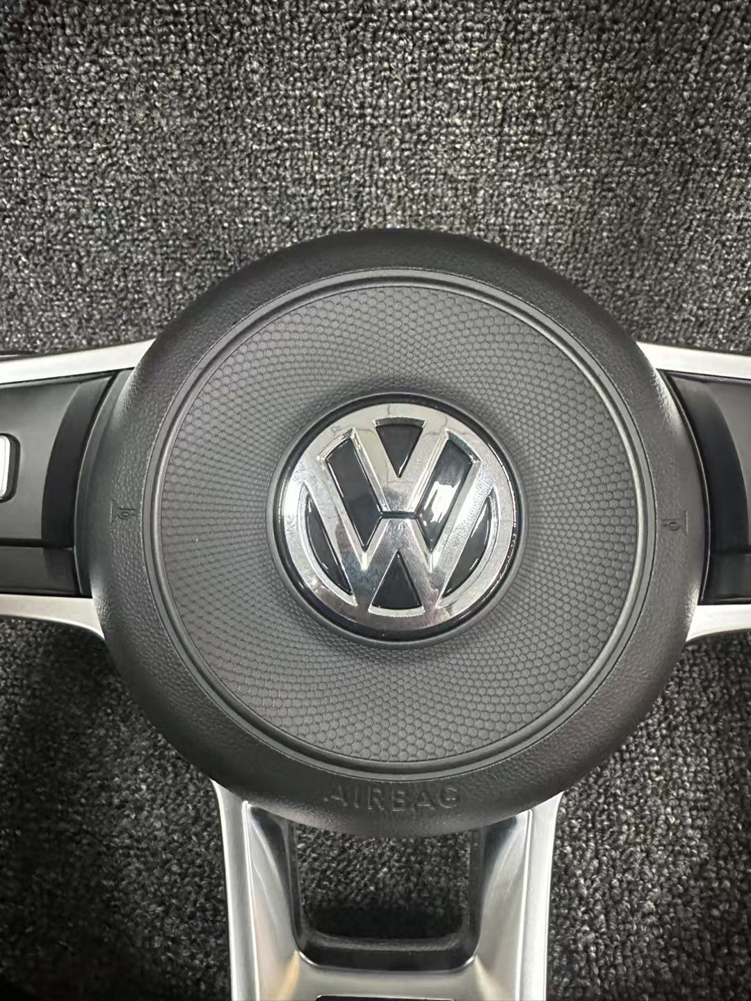 Volkswagen flat bottomed multifunctional steering wheel multifunctional buttons shift paddles old model modified new steering wheel assembly