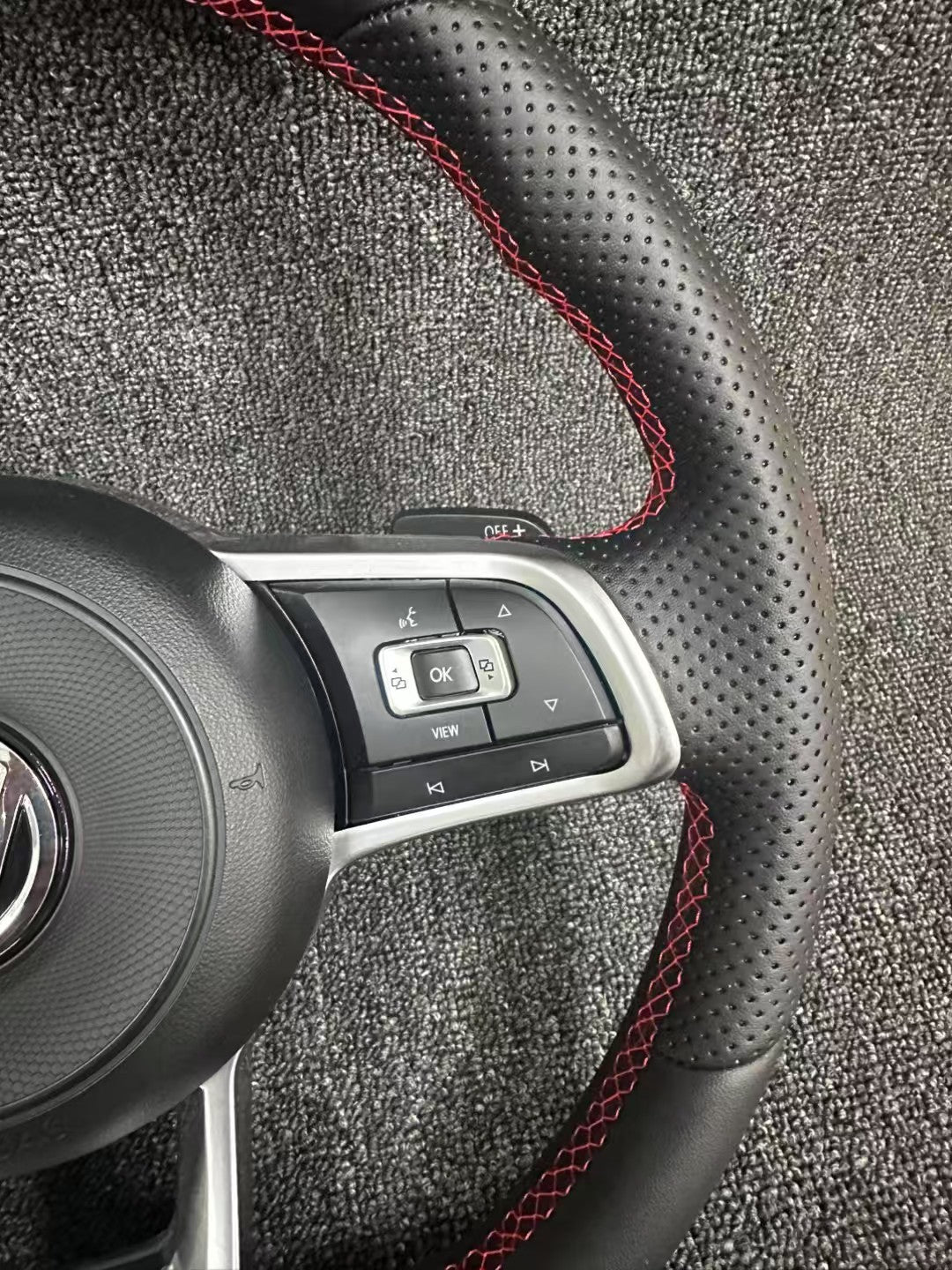 Volkswagen flat bottomed multifunctional steering wheel multifunctional buttons shift paddles old model modified new steering wheel assembly