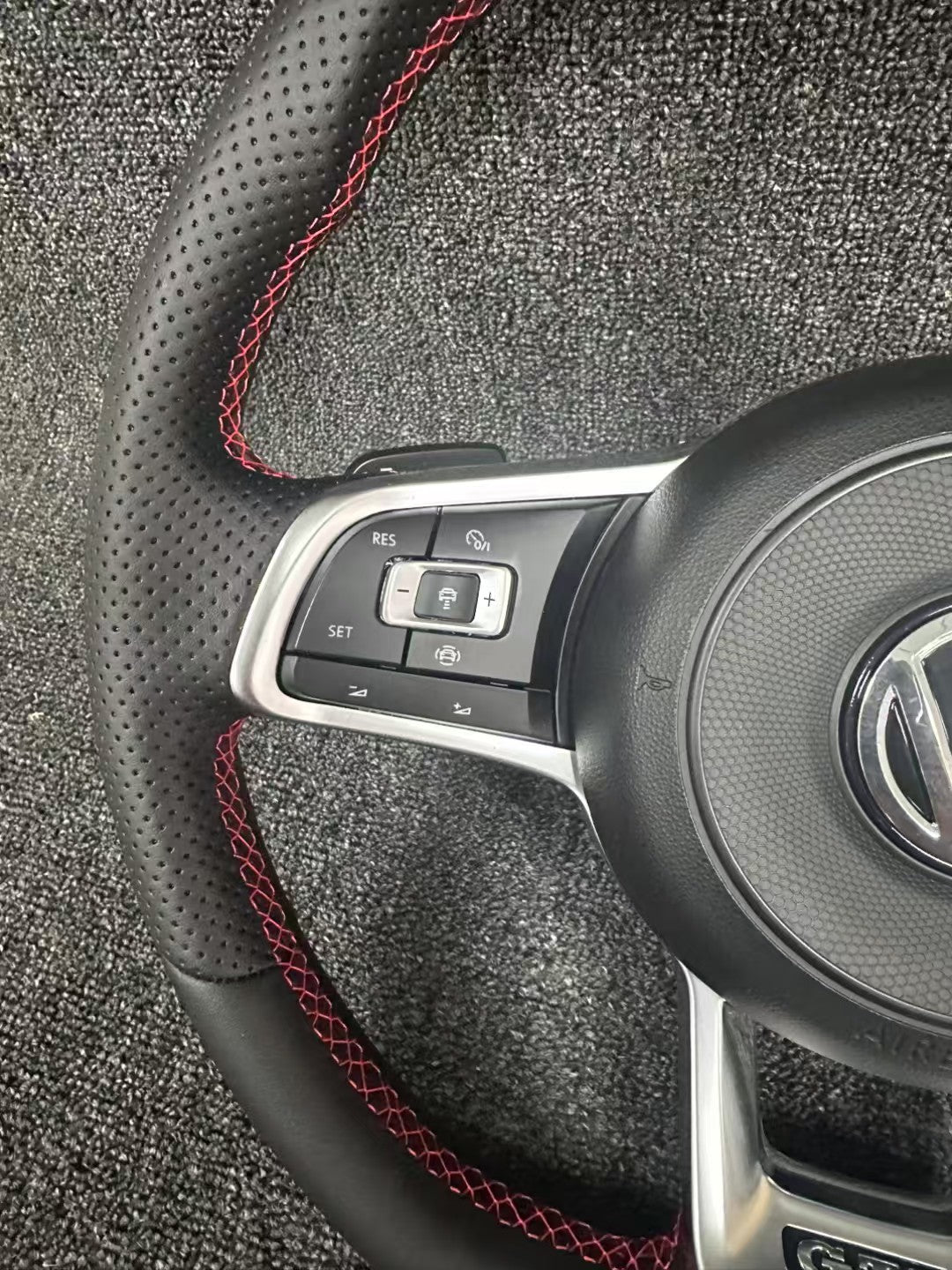 Volkswagen flat bottomed multifunctional steering wheel multifunctional buttons shift paddles old model modified new steering wheel assembly