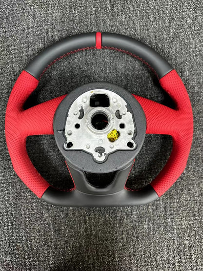 Volkswagen's old model has been upgraded to a new flat bottomed leather steering wheel, which supports customized leather colors