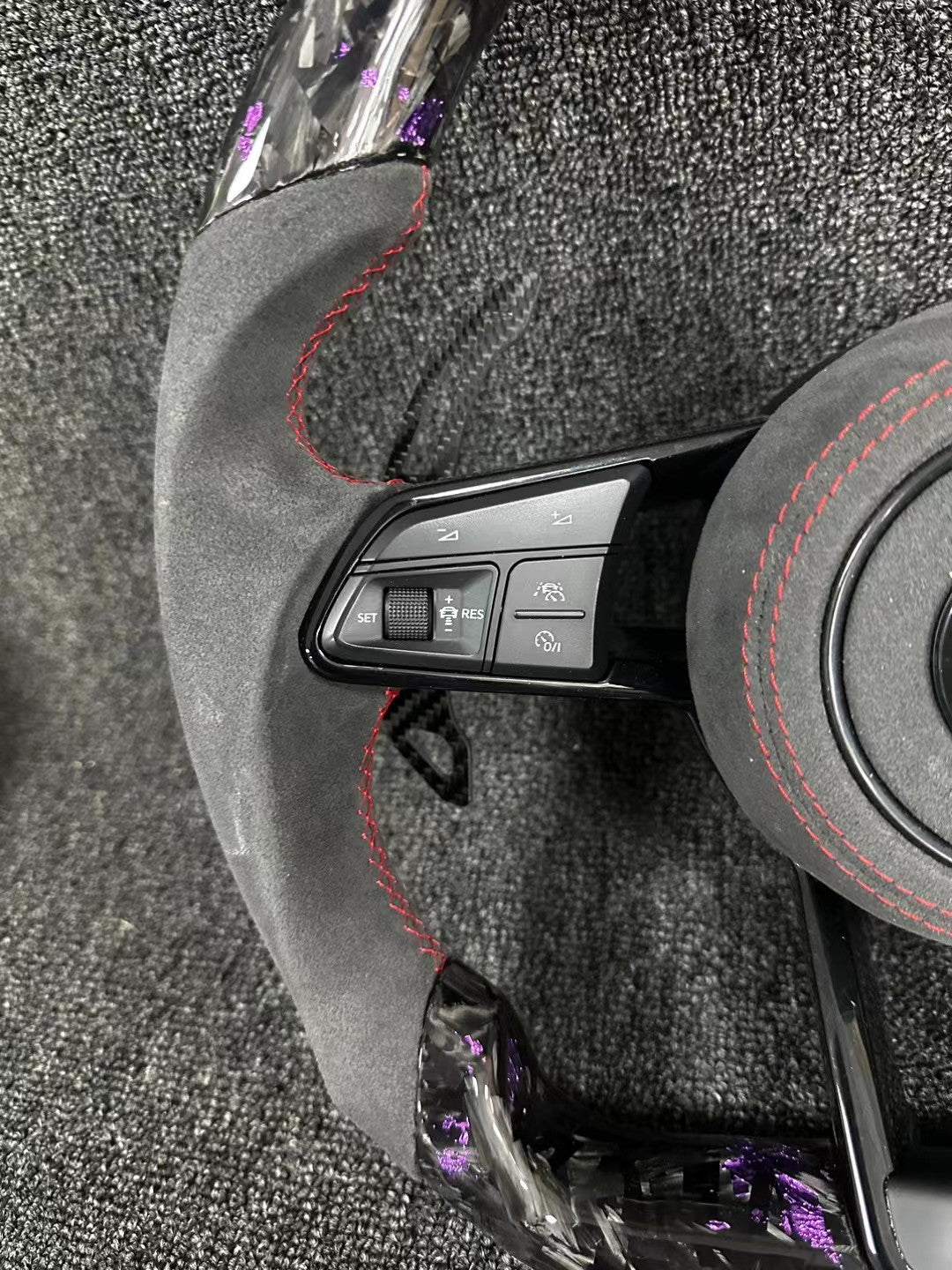 Internet celebrity R8 steering wheel popular R8 flat bottomed steering wheel