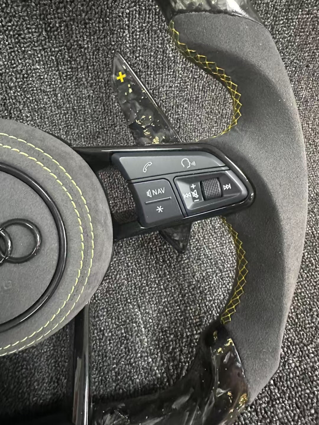 Customized Audi steering wheel forged carbon+yellow return mark+Alcantara grip+Alcantara airbag cover