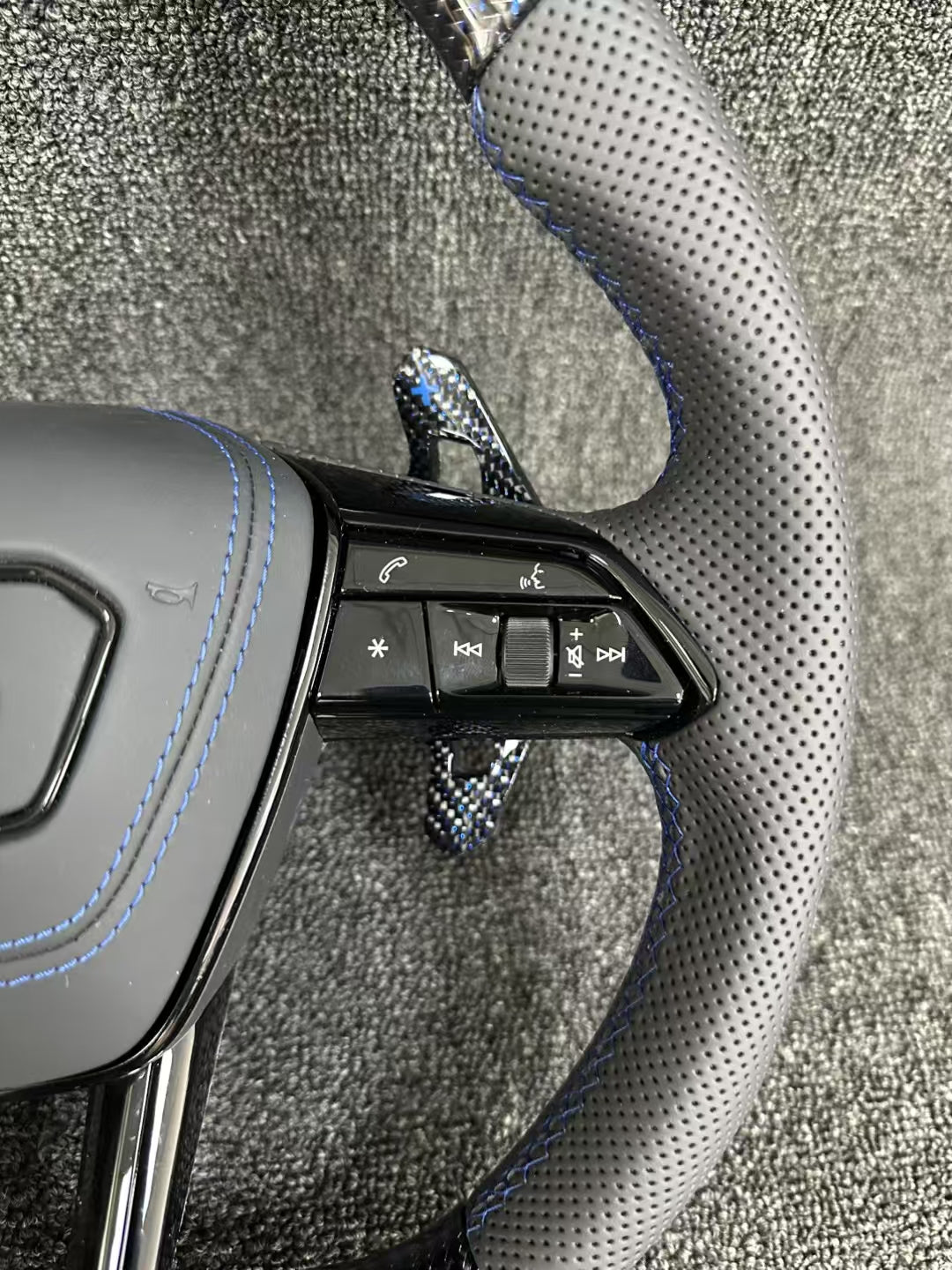 Carbon Fiber Steering Wheel for Audi S4 S6 S7 RS3 RS4 RS6 A6 A7 a6 c7 a3 8p audi a4 b8 with Paddle Shifters