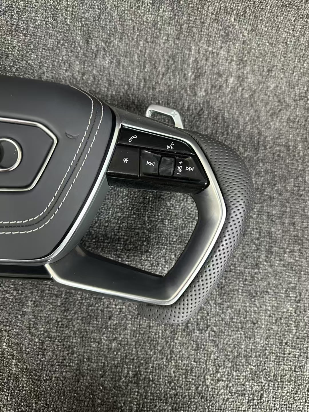 Audi Racing Steering Wheel Is Suitable for All SeriesA4L A5 A6L A7 TT Q5 S4 S5 RS5 RS6 RS7Modification and Upgrade