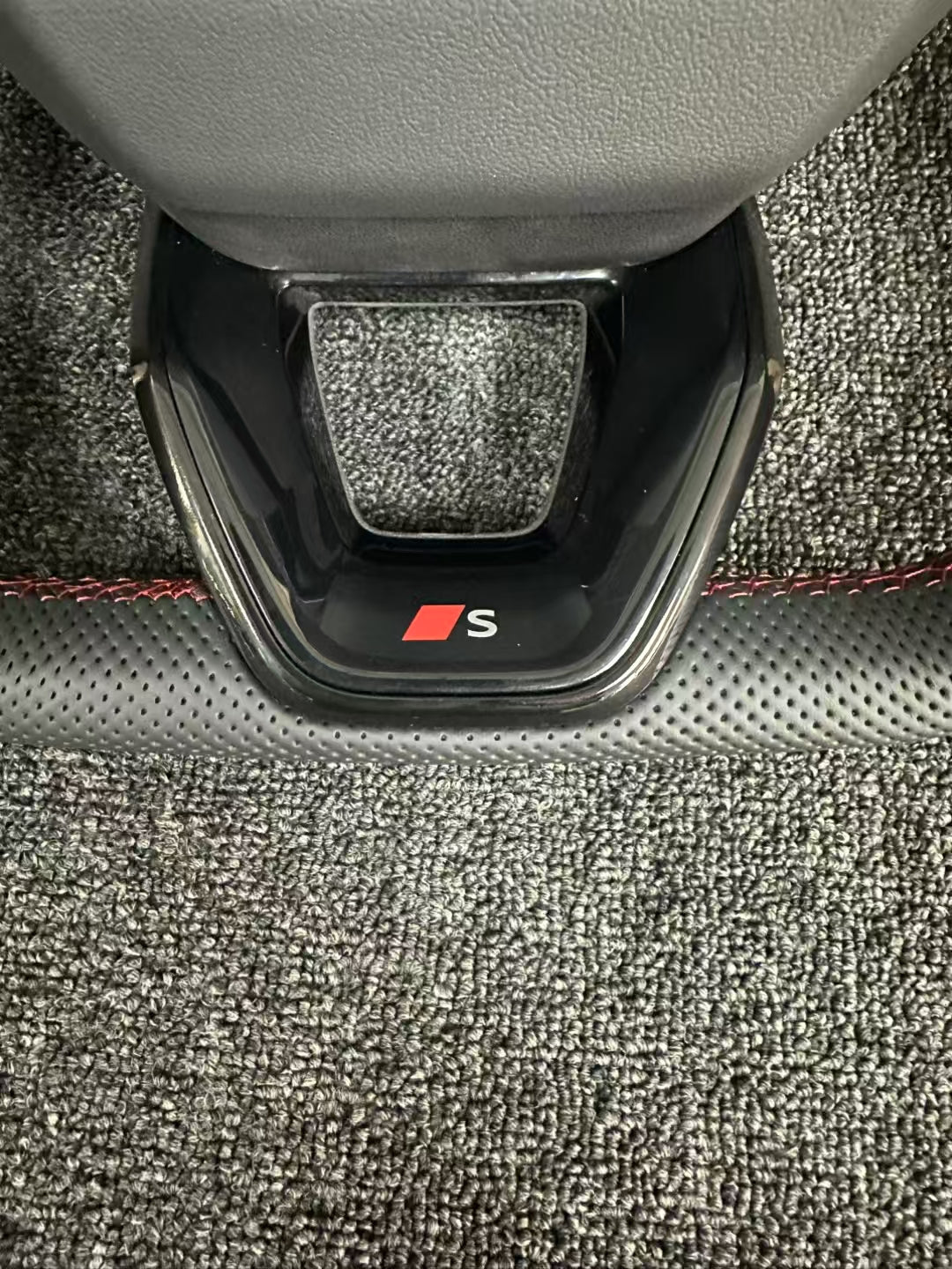Leather Steering Wheel for Audis A6L A7 A8 Q5 Q7 RS4 RS5 A4L A5 A3 A7 Q2 Q3 S4 S5 S7 B8 C7